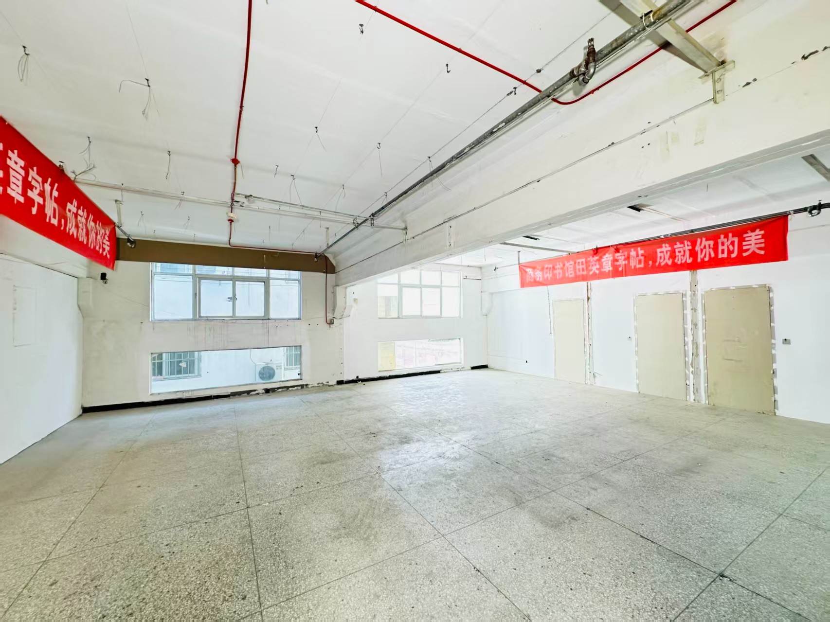 东大街重点吸引人工智能应用、数字经济、电商直播、智能制造服务、软件开发、科技创新企业及创业团队入驻